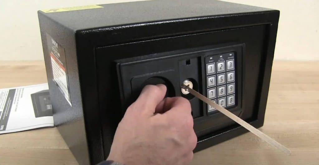 Opening A Safe Without Key2